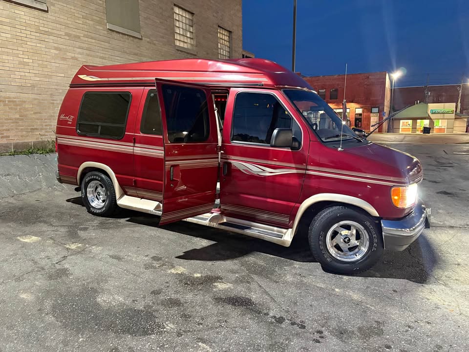Ford-E150-passenger-1996