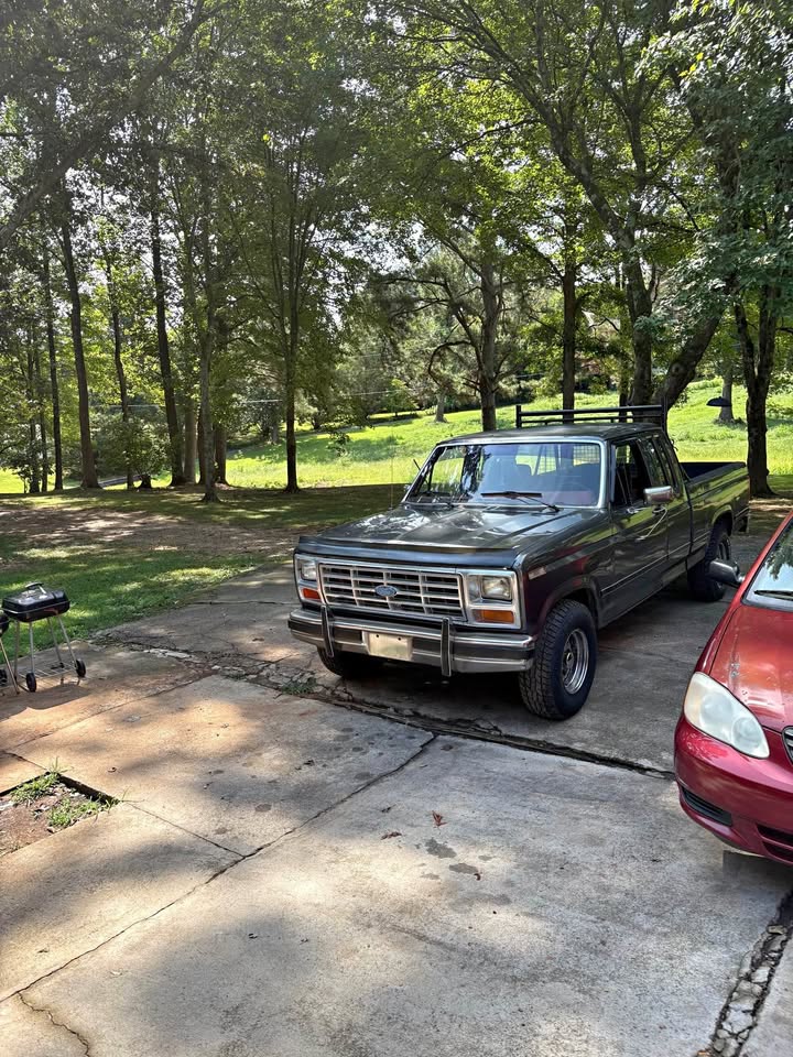 Ford-E150-super-duty-passenger-1985