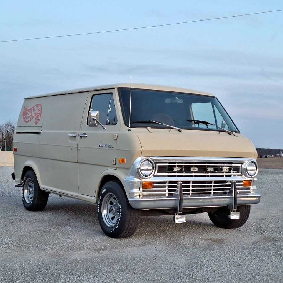 Ford-E200-econoline-shorty-van-1973