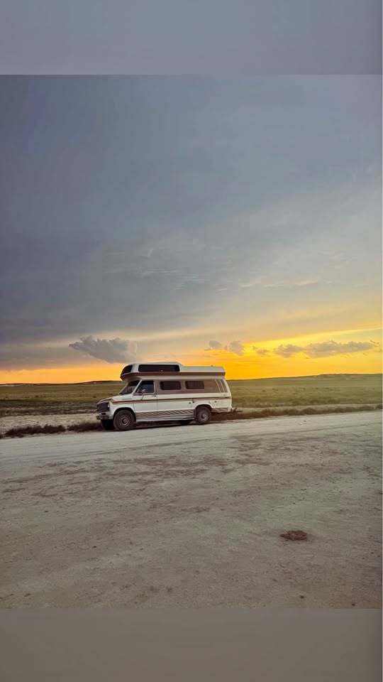 Ford-E250-camper-van-1990