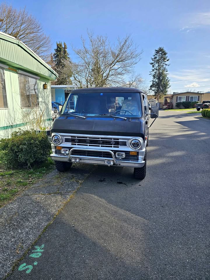 Ford-E250-super-duty-cargo-1974