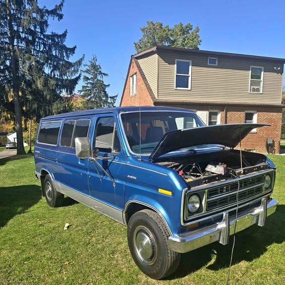Ford-E250-super-duty-cargo-1977