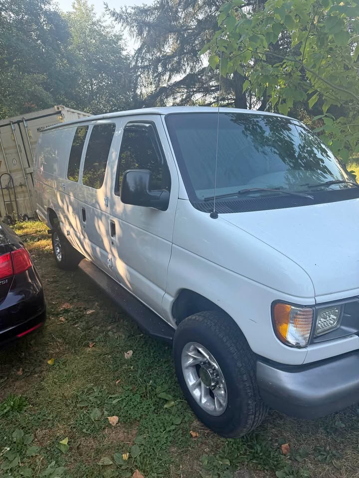 Ford-E250-super-duty-cargo-1996