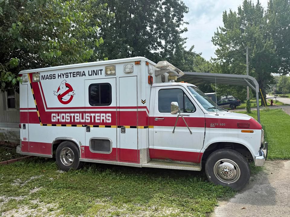 Ford-E350-7.3l-ambulance-1989