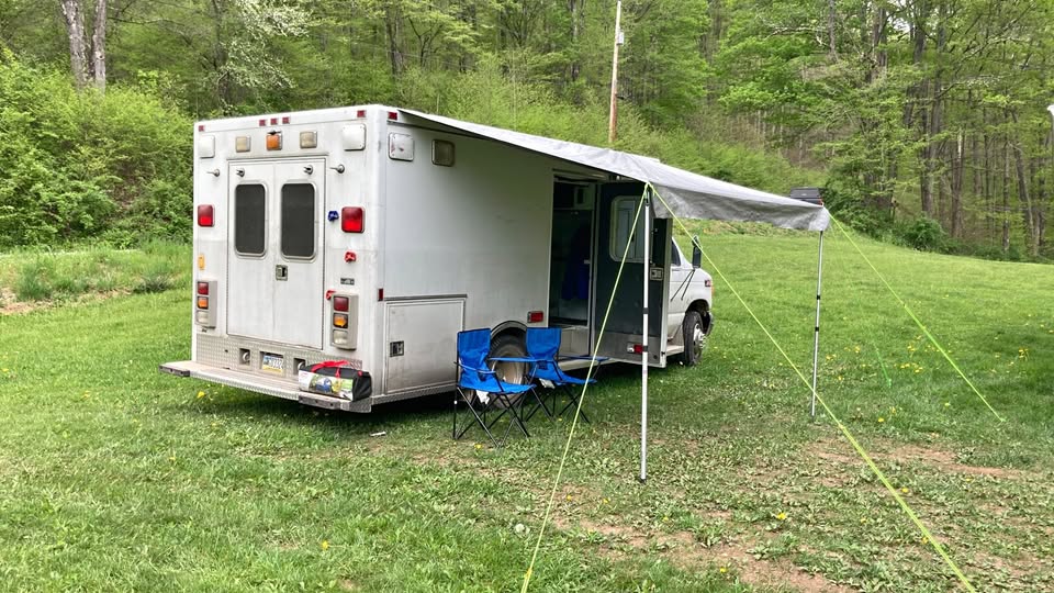 Ford-E350-ambulance-camper-1994