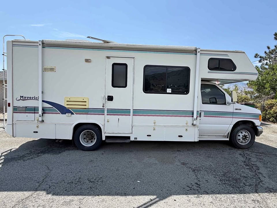 Ford-E350-maverick-class-c-1996