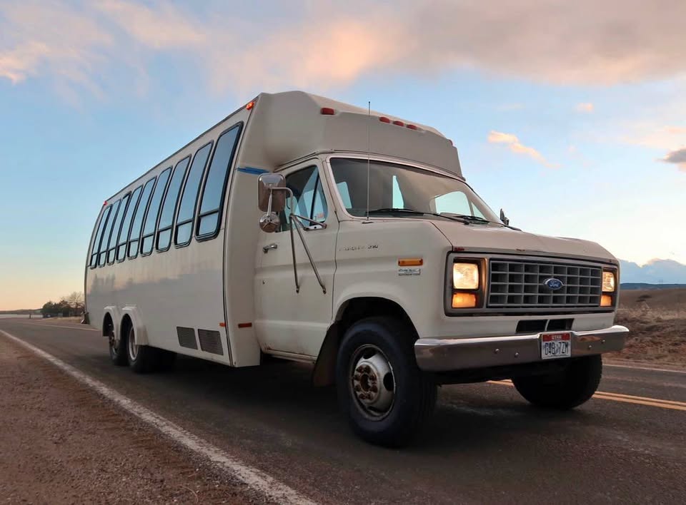 Ford-E350-shuttle-bus-conversion-1990