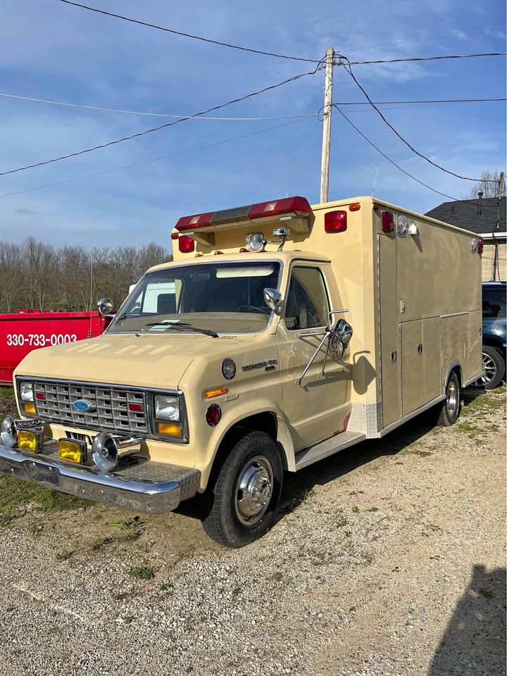 Ford-E350-super-duty-cargo-1985