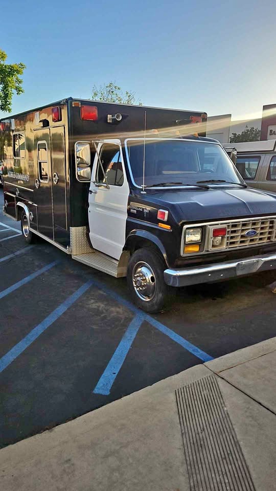Ford-E350-super-duty-cargo-1989