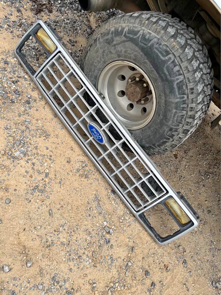 Ford-E350-super-duty-cargo-1990