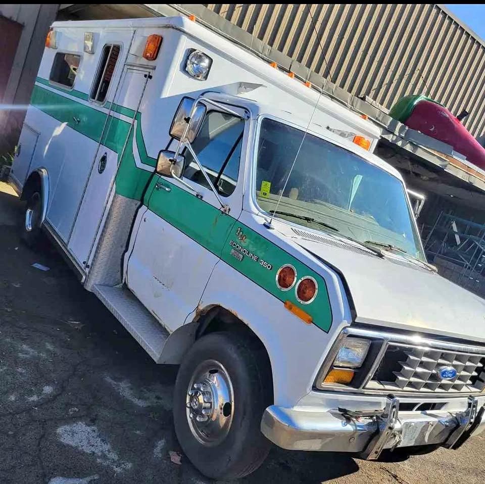 Ford-E350-super-duty-cargo-1990