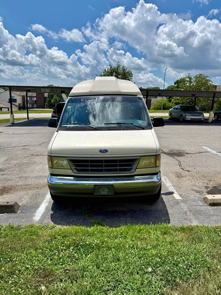 Ford-E350-super-duty-cargo-1994
