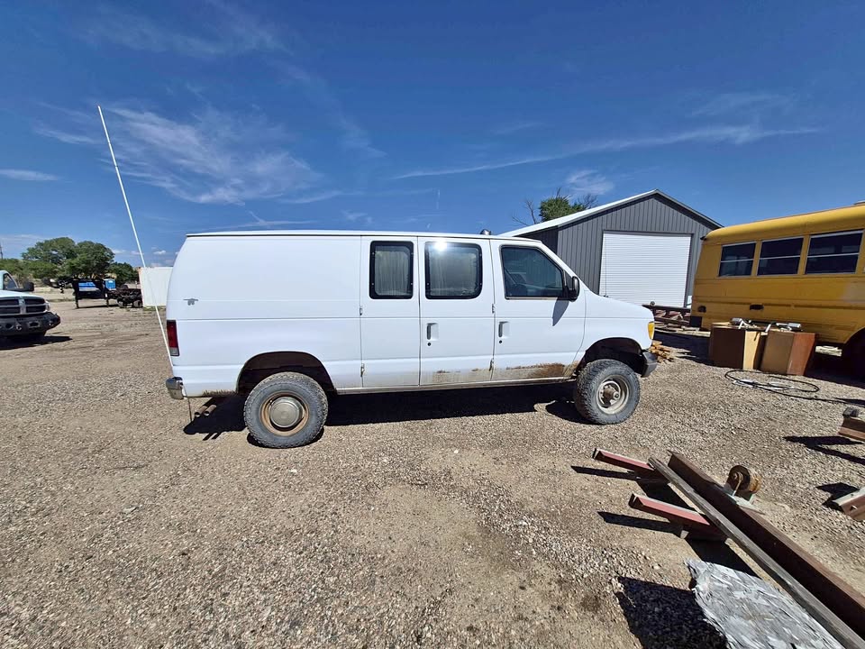 Ford-E350-super-duty-cargo-1995