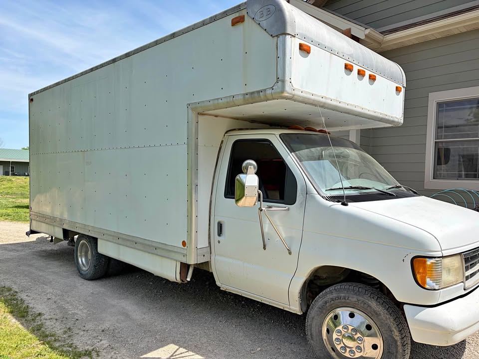 Ford-E350-super-duty-cargo-1996