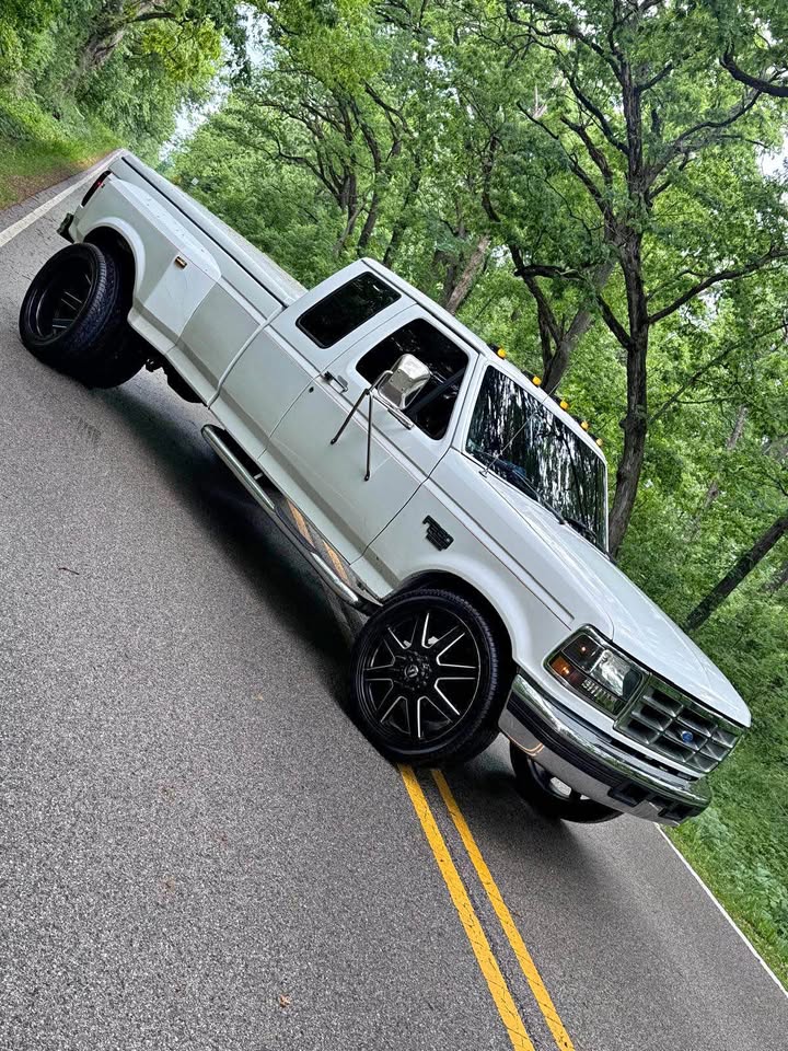 Ford-E350-super-duty-cargo-1996