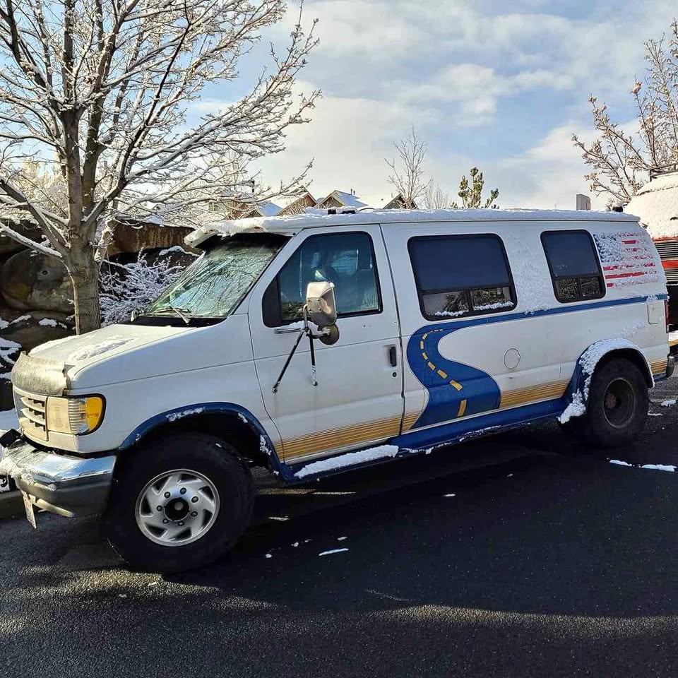 Ford-E350-super-duty-cargo-1996