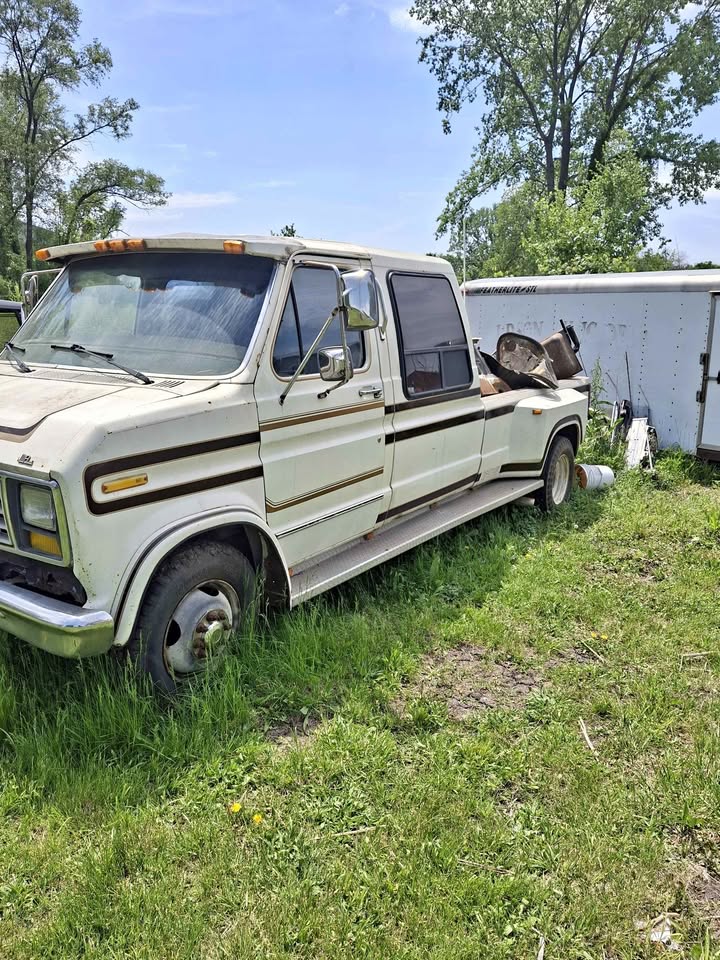 Ford-E350-super-duty-cutaway-1985