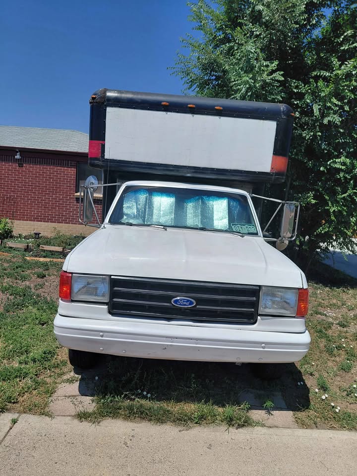 Ford-E350-super-duty-cutaway-1989