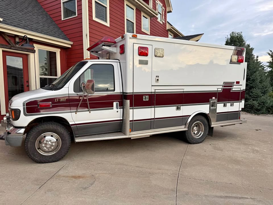 Ford-E350-super-duty-cutaway-1994