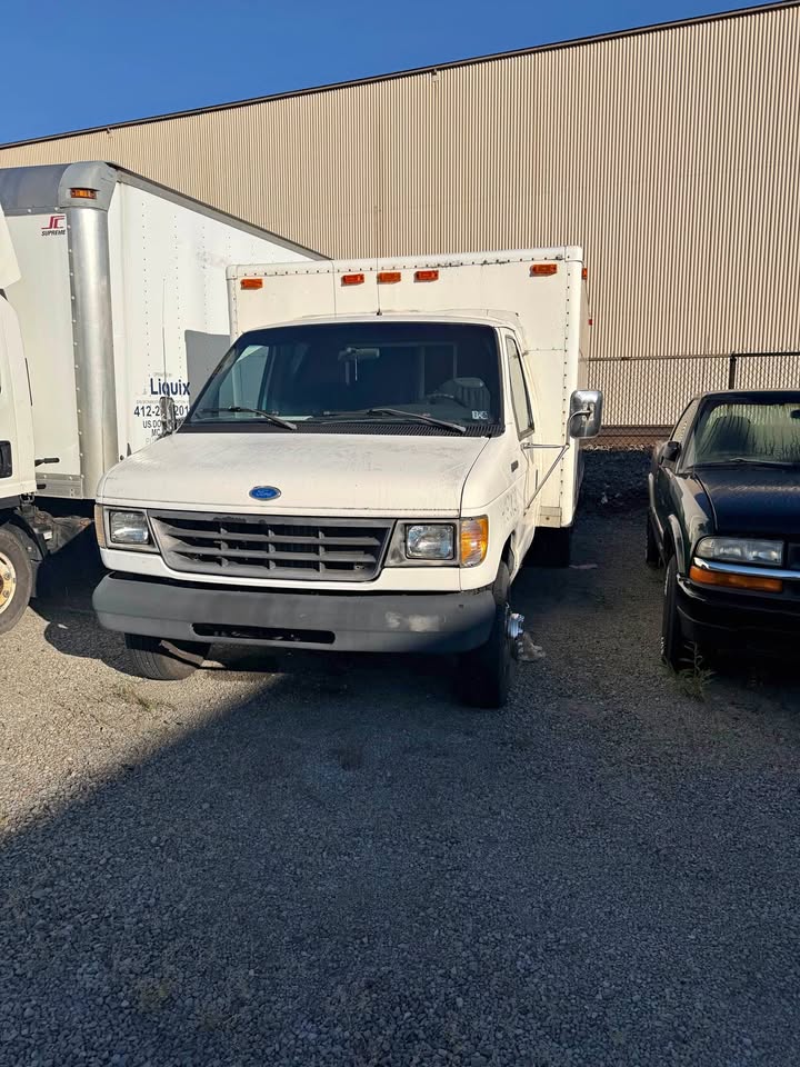 Ford-E350-super-duty-cutaway-1995