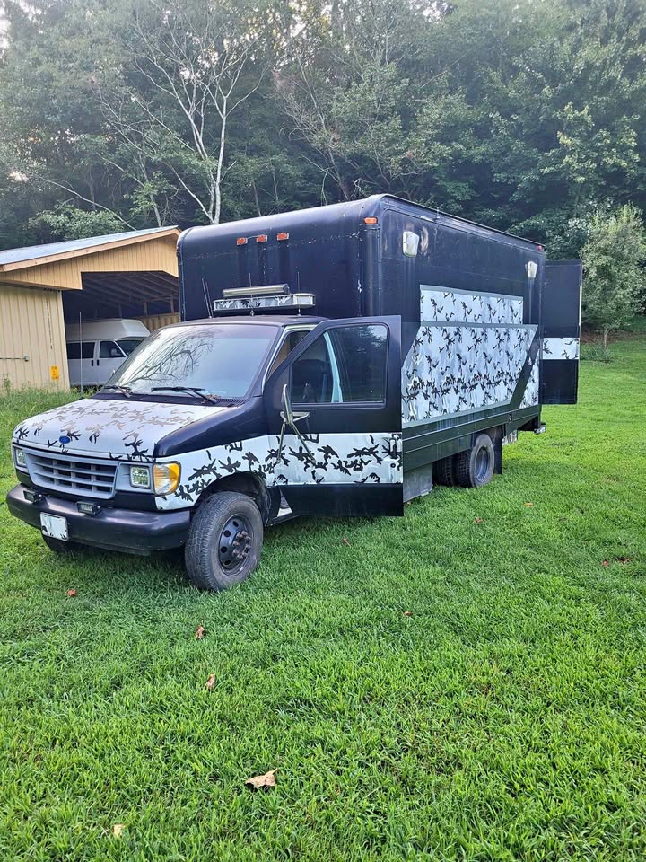Ford-E350-super-duty-cutaway-1995