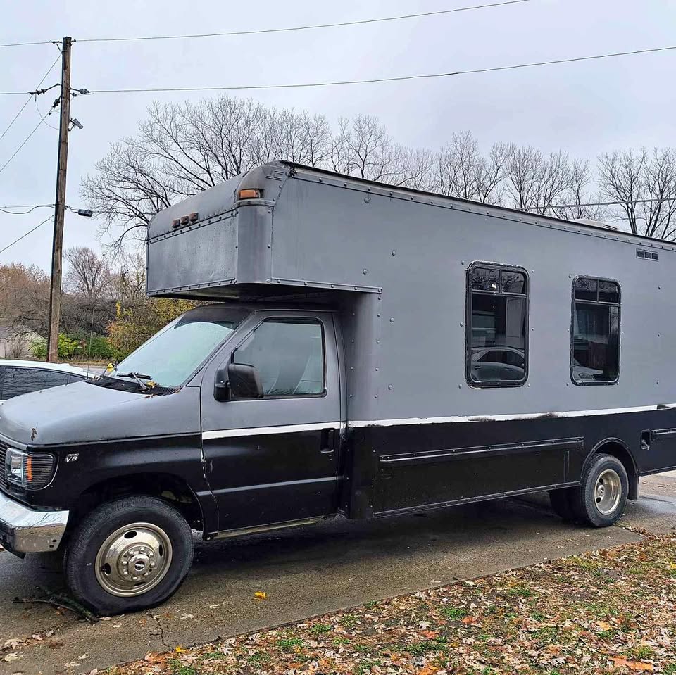 Ford-E350-super-duty-cutaway-1995