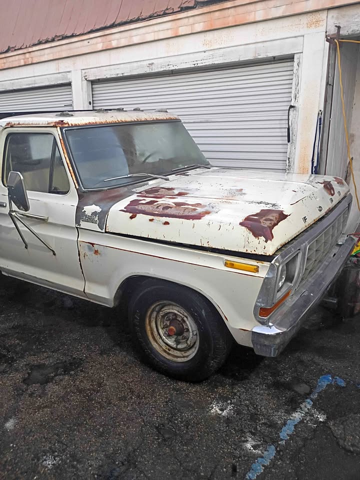 Ford-E350-super-duty-passenger-1977