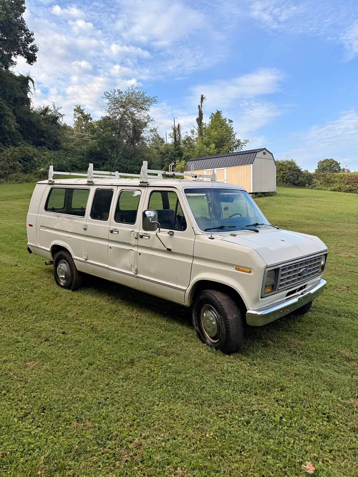 Ford-E350-super-duty-passenger-1991