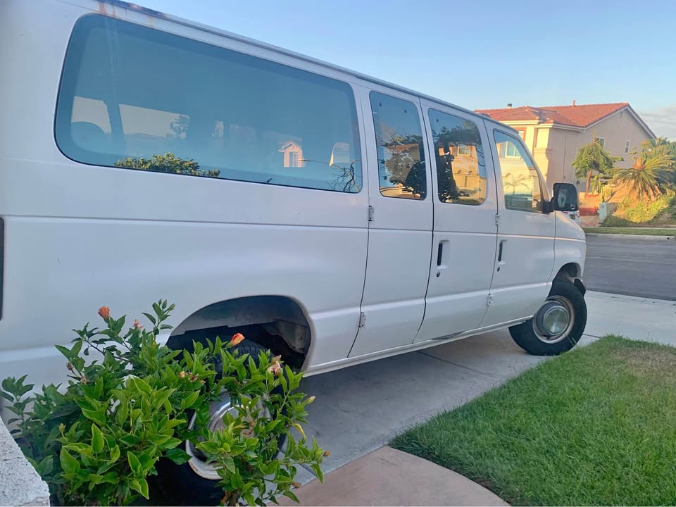Ford-E350-super-duty-passenger-1992