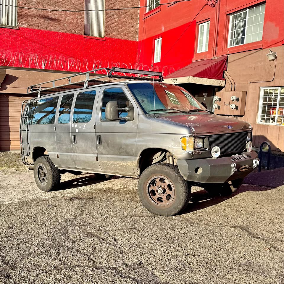 Ford-E350-super-duty-passenger-1993