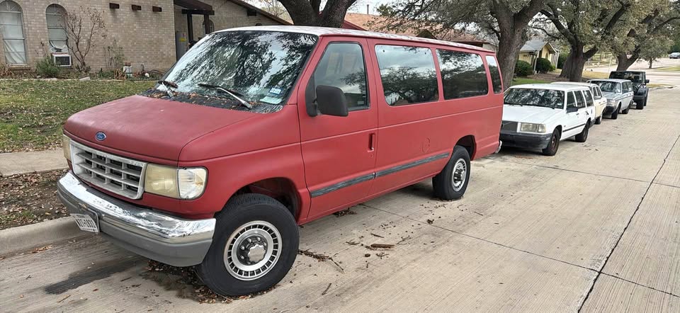Ford-E350-super-duty-passenger-1993
