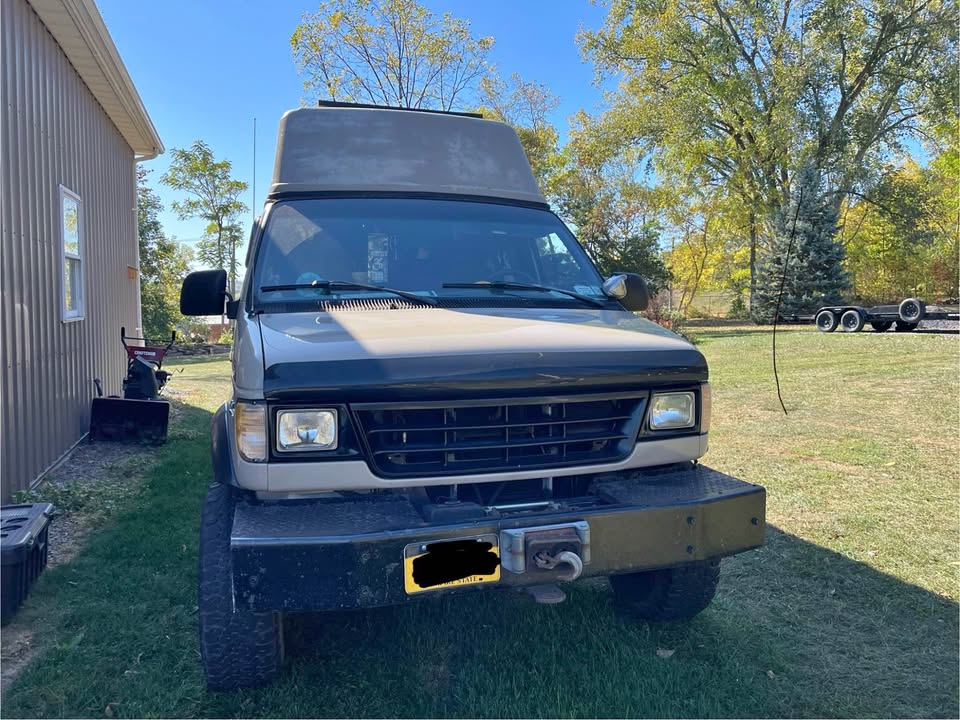 Ford-E350-super-duty-passenger-1994