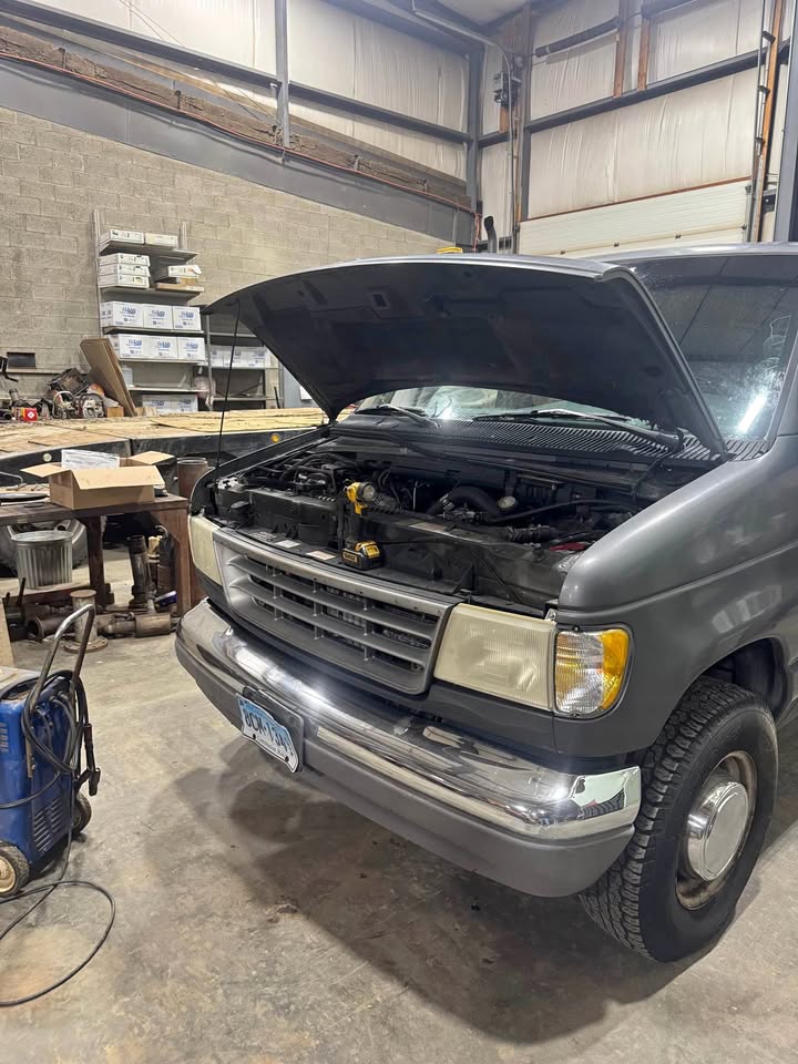 Ford-E350-super-duty-passenger-1995