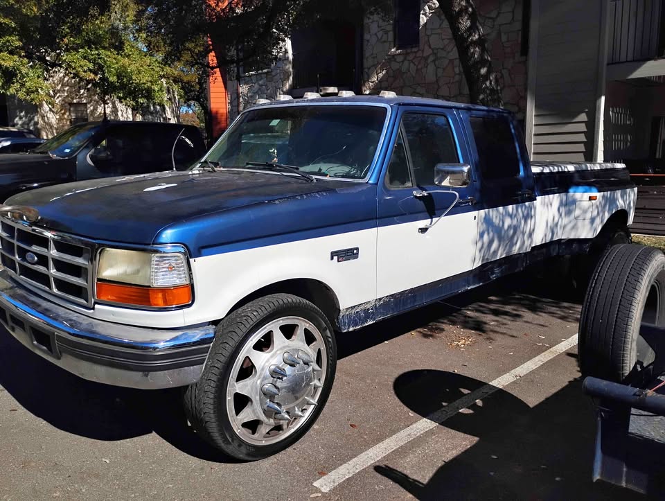 Ford-E350-super-duty-passenger-1996