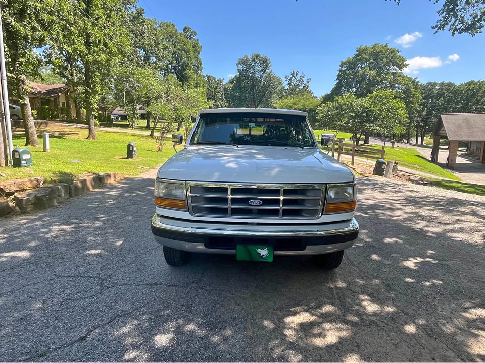 Ford-E350-super-duty-passenger-1996