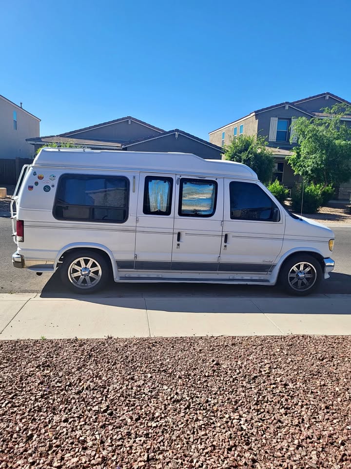Ford-Econoline-150-1996
