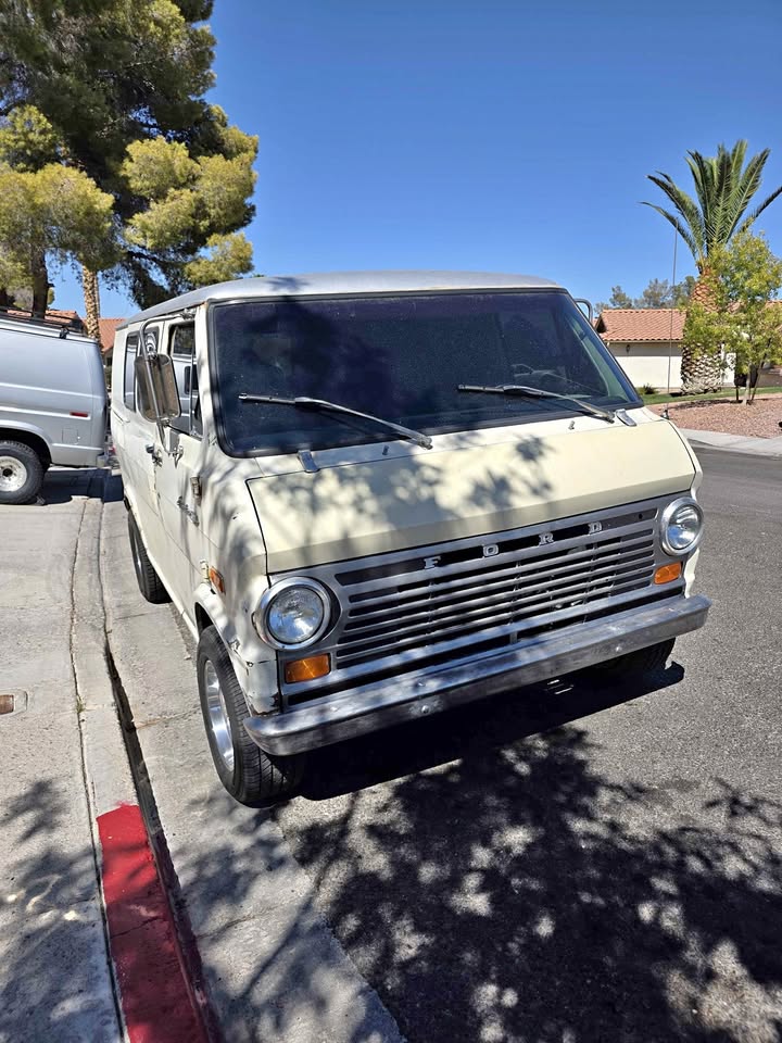 Ford-Econoline-1974
