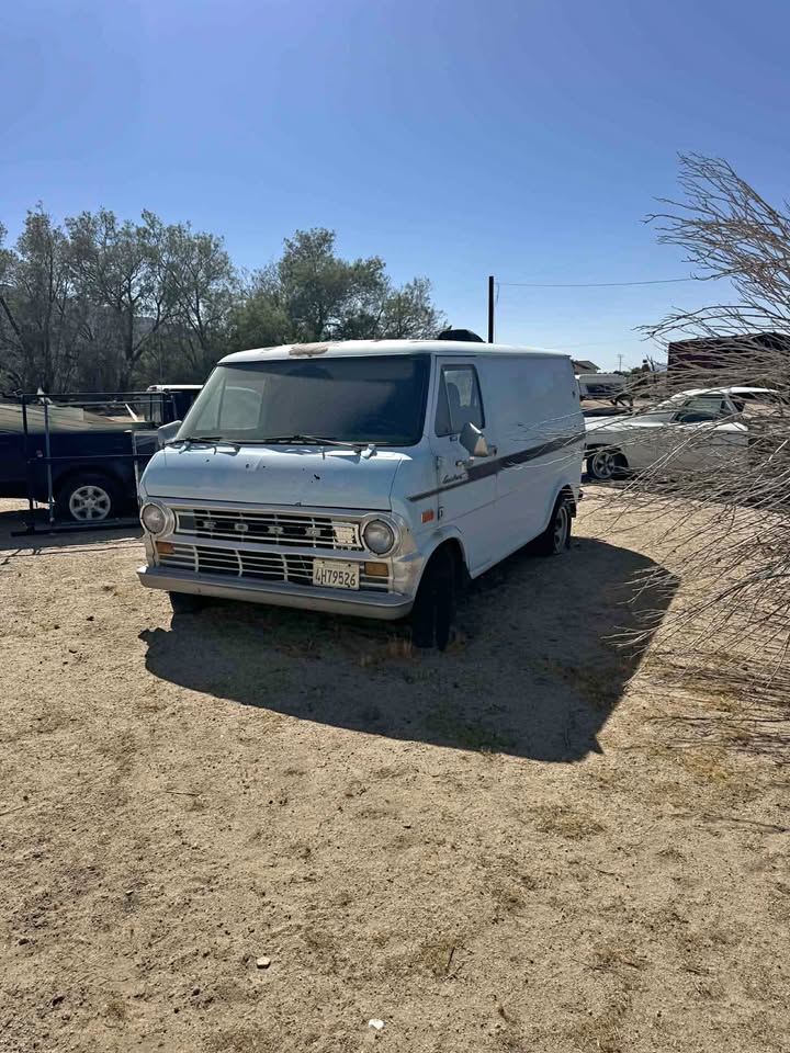 Ford-Econoline-1974
