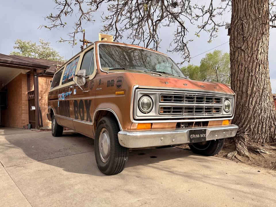Ford-Econoline-1975