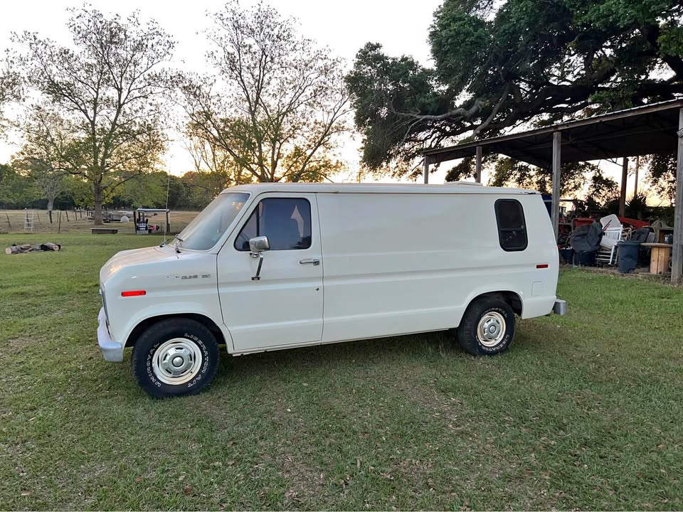Ford-Econoline-1985