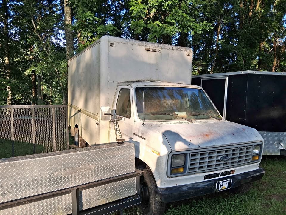 Ford-Econoline-1985