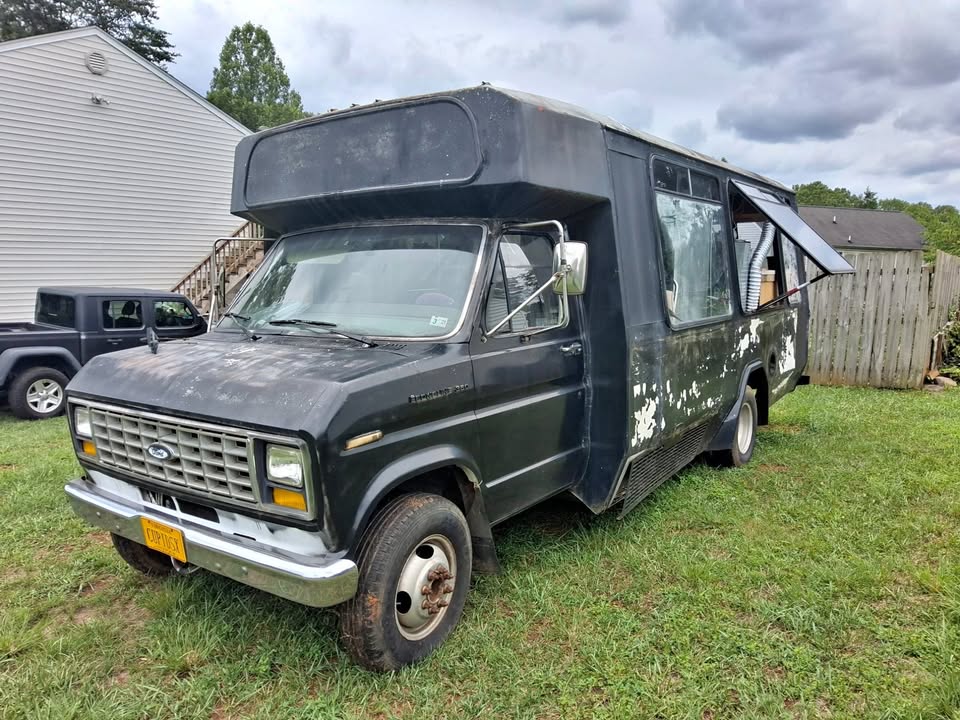 Ford-Econoline-1986