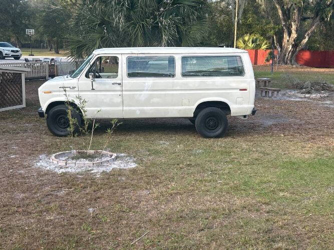Ford-Econoline-1986-White