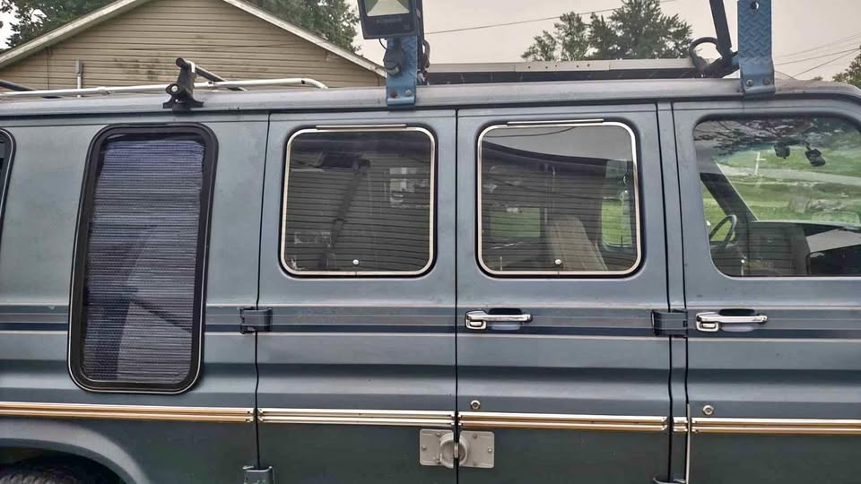 Ford-Econoline-1986