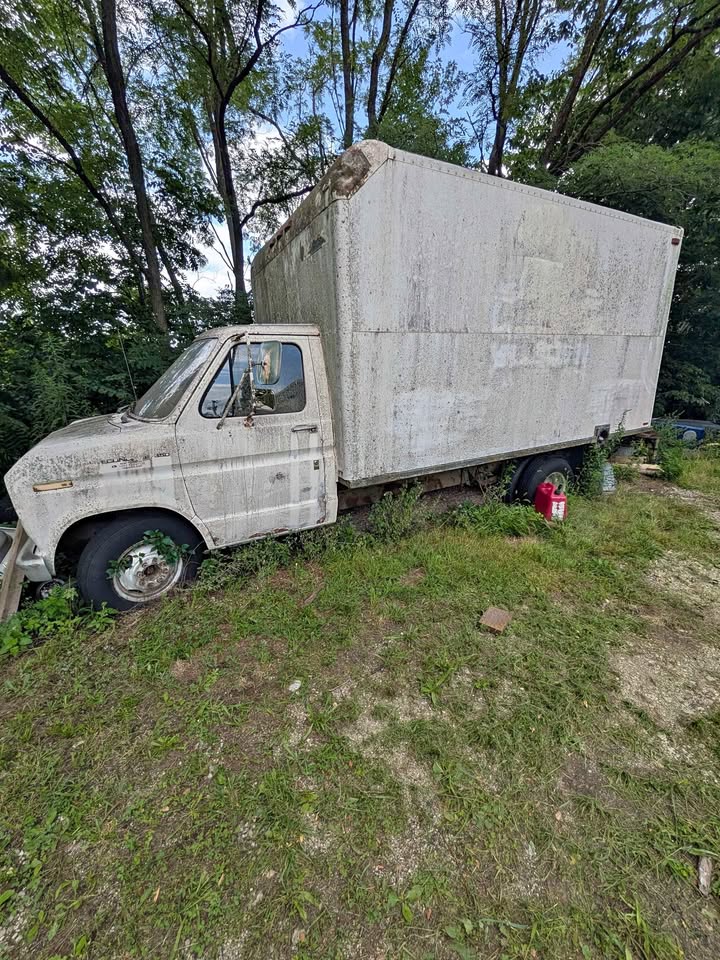 Ford-Econoline-1988