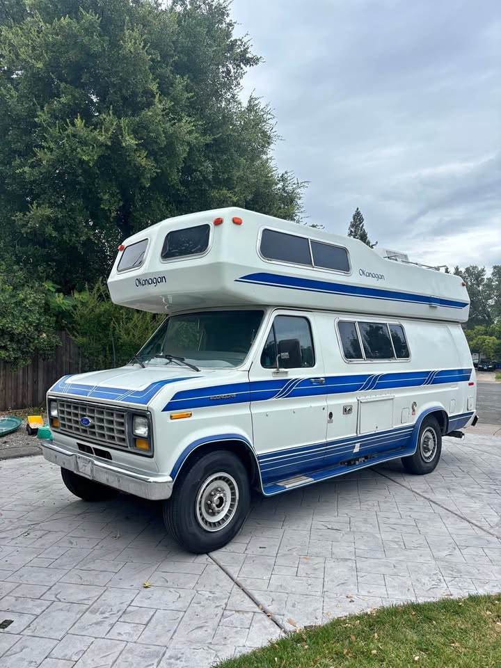Ford-Econoline-1988