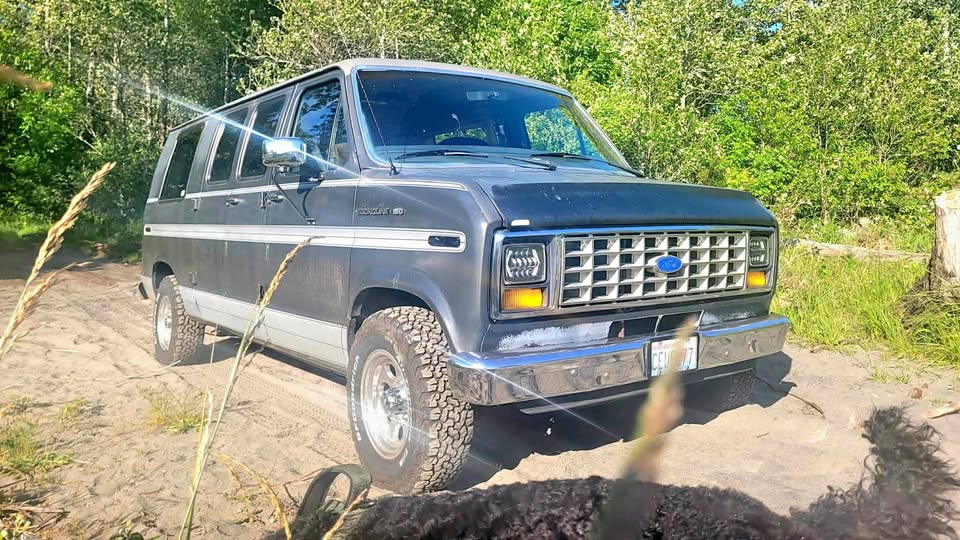 Ford-Econoline-1989