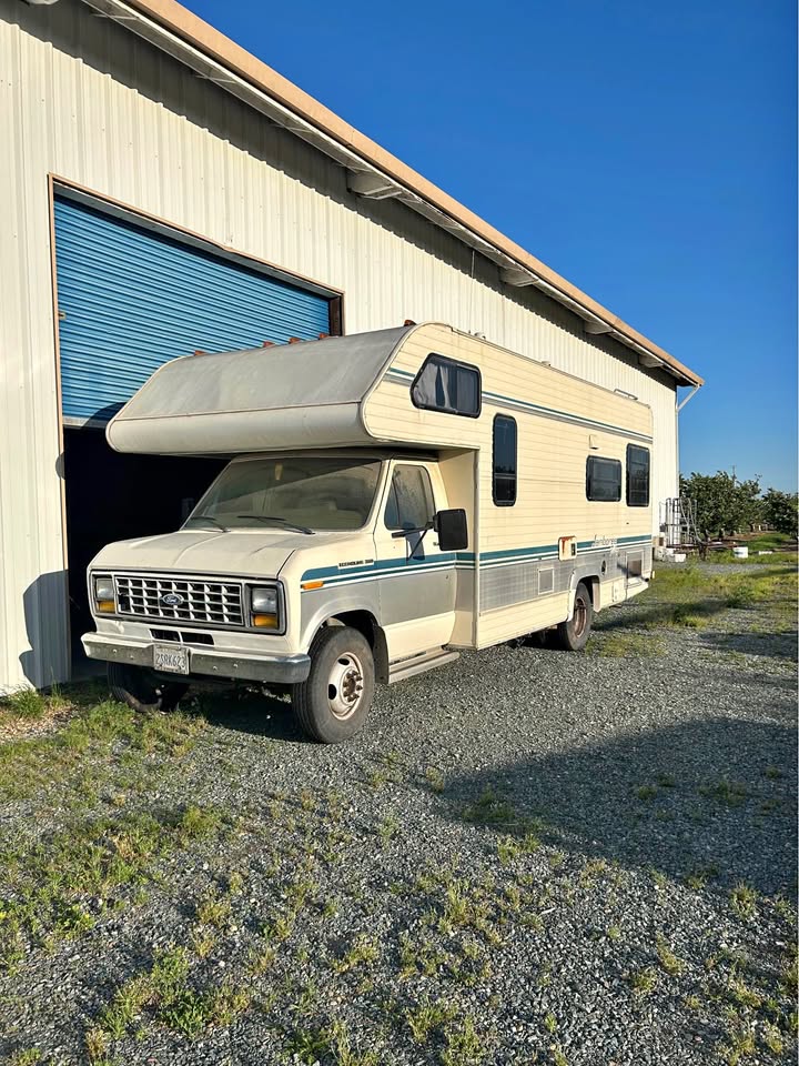 Ford-Econoline-350-1990