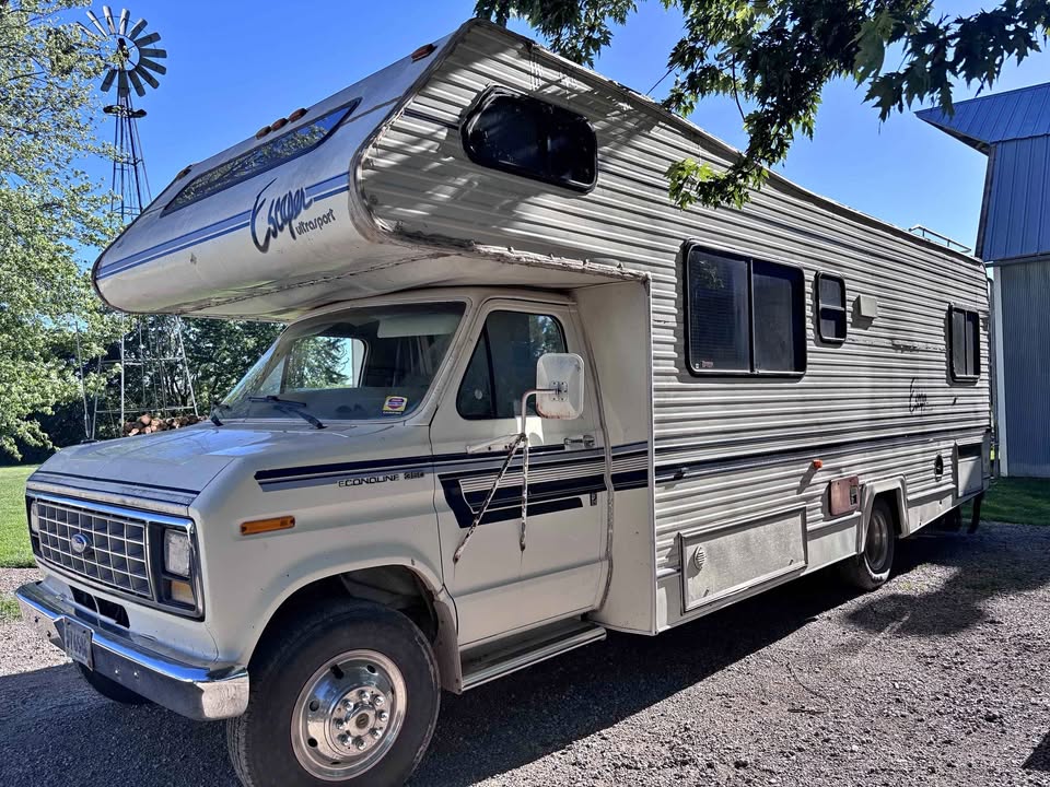 Ford-Econoline-350-escaper-1990