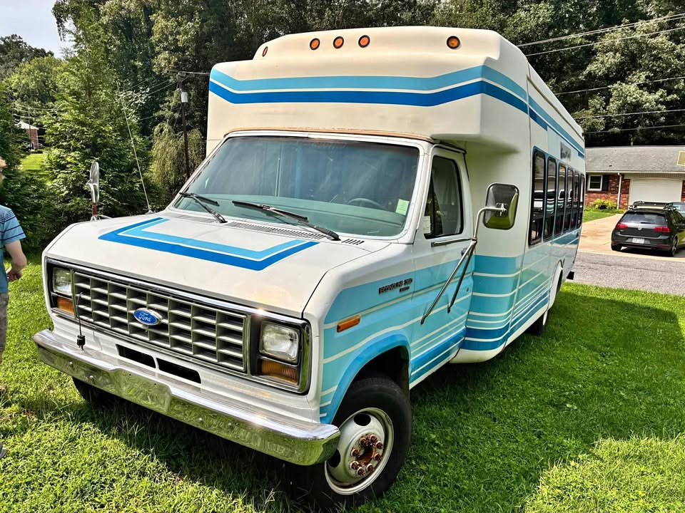 Ford-Econoline-350-startrans-1990